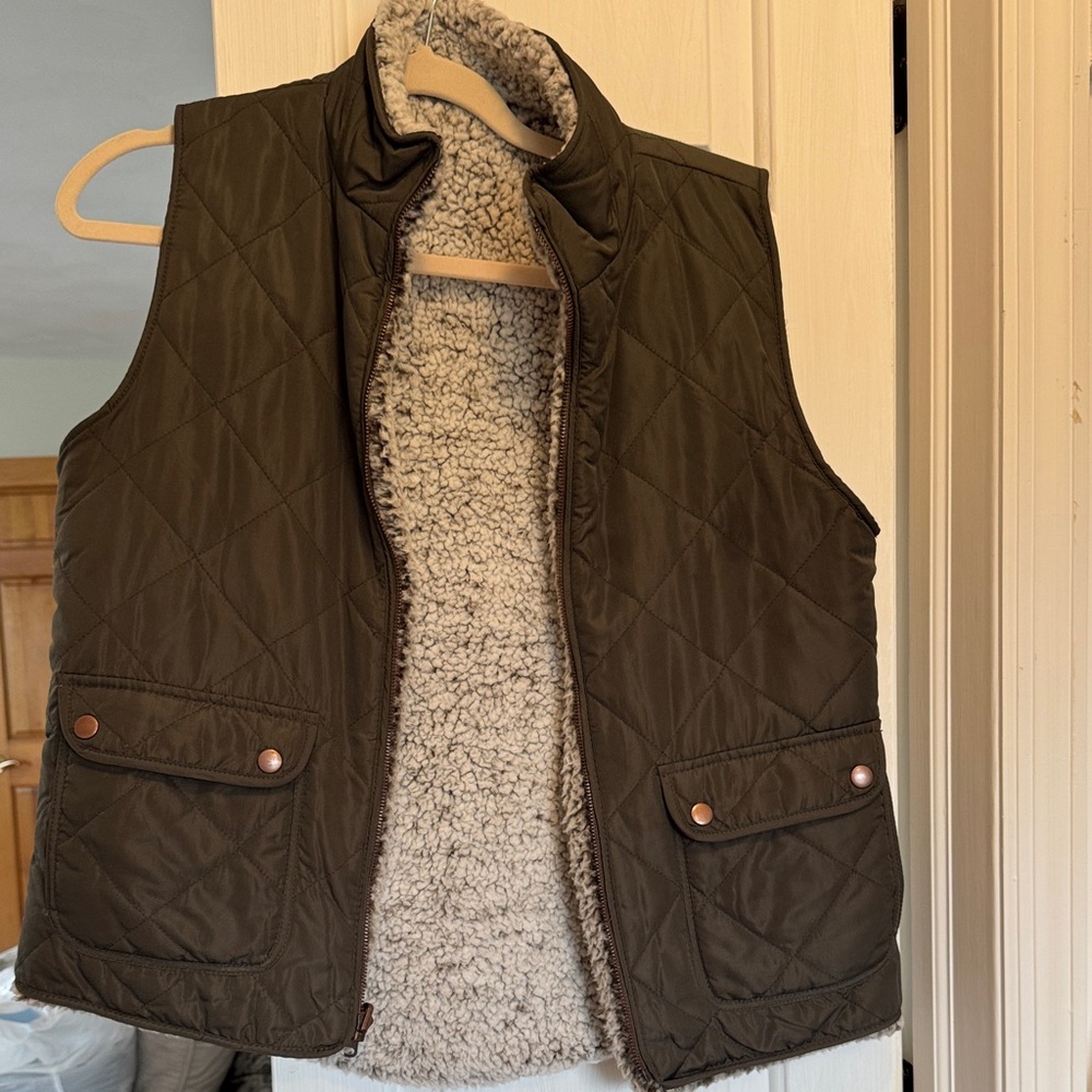 Women's Quilted Vest with Sherpa Lining